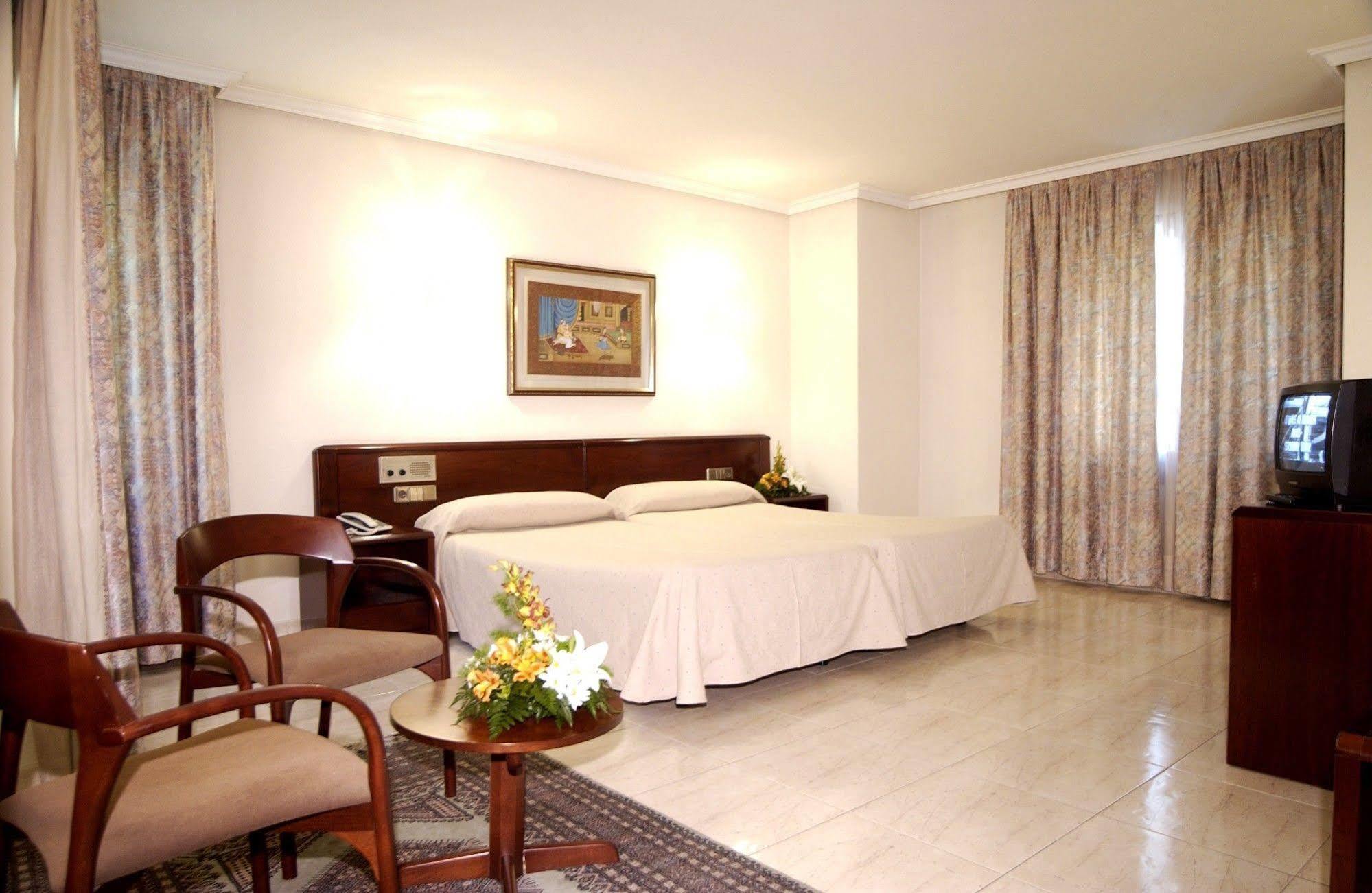 מלון Sant Julià de Lòria Yomo Imperial חדר תמונה